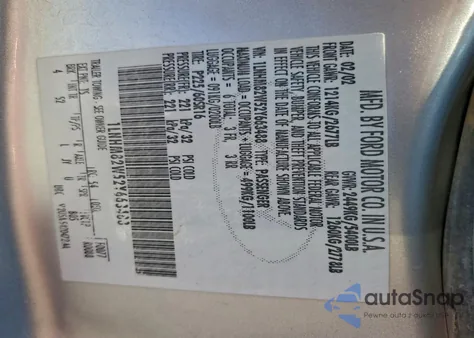 2002 Lincoln Town Car Signature z USA, uszkodzony, nr VIN 1LNHM82W52Y663488